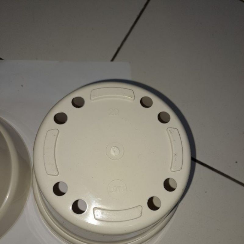 Pot lott 20 cm putih