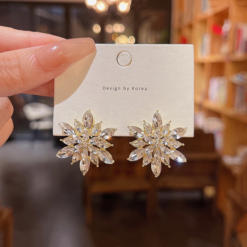 Anting Tusuk Desain Snowflake Bahan 925 silver needle Aksen Berlian