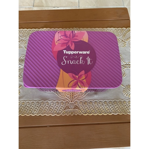 Tupperware snack it