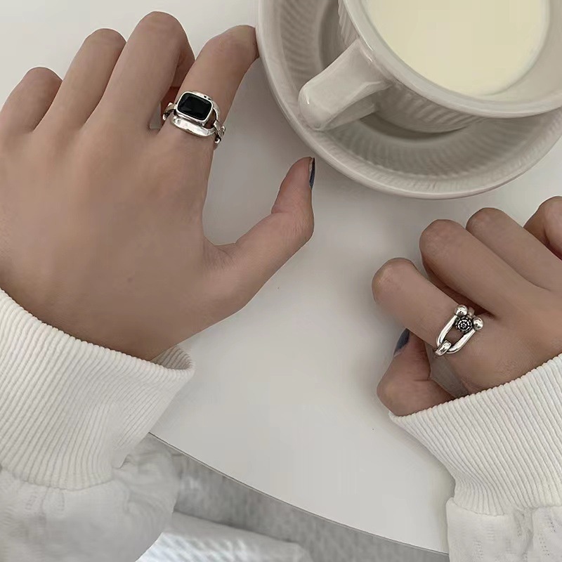 Cincin Jari Depan adjustable Hias Berlian Hitam Gaya hipster Untuk Pria