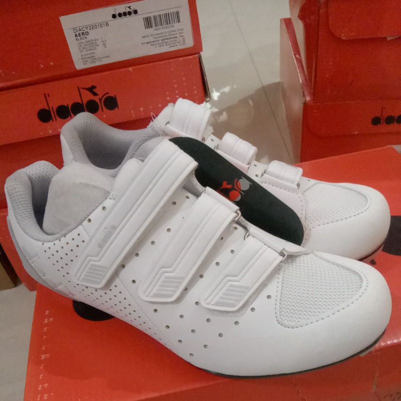 sepatu Diadora ATHENS