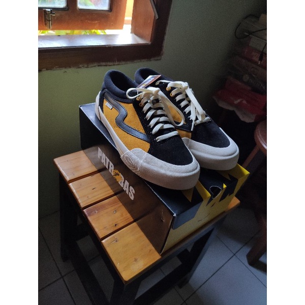 Sepatu Sneaker Patrobas X Onic Yellow Black - 42