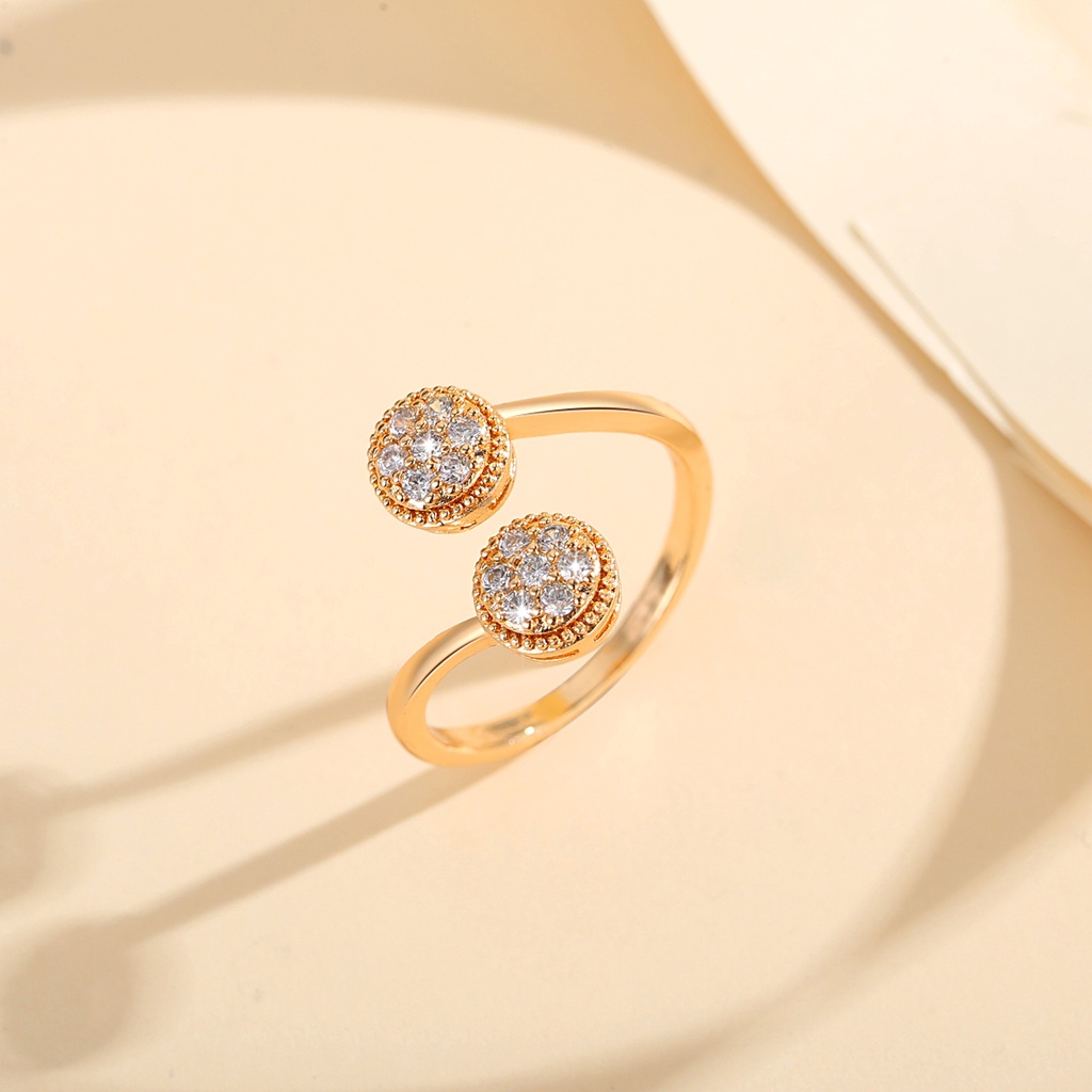 Y777 【Barang spot】Fashion Korea Cincin Perhiasan Cincin 18k Emas Anti Karat Wanita Mode Berlian Imitasi Ring Titanium