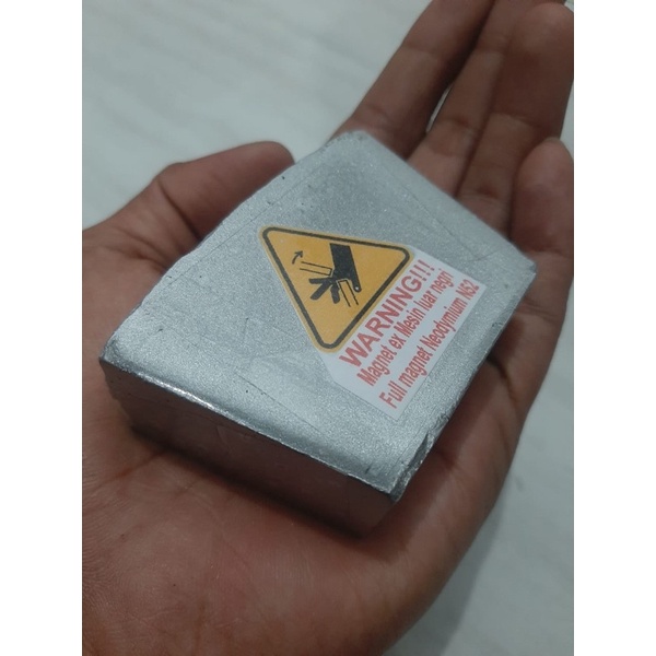 magnet neodymium N52 bekas besar 7cm x 5cm x 2,5cm angkat 100kg lebih