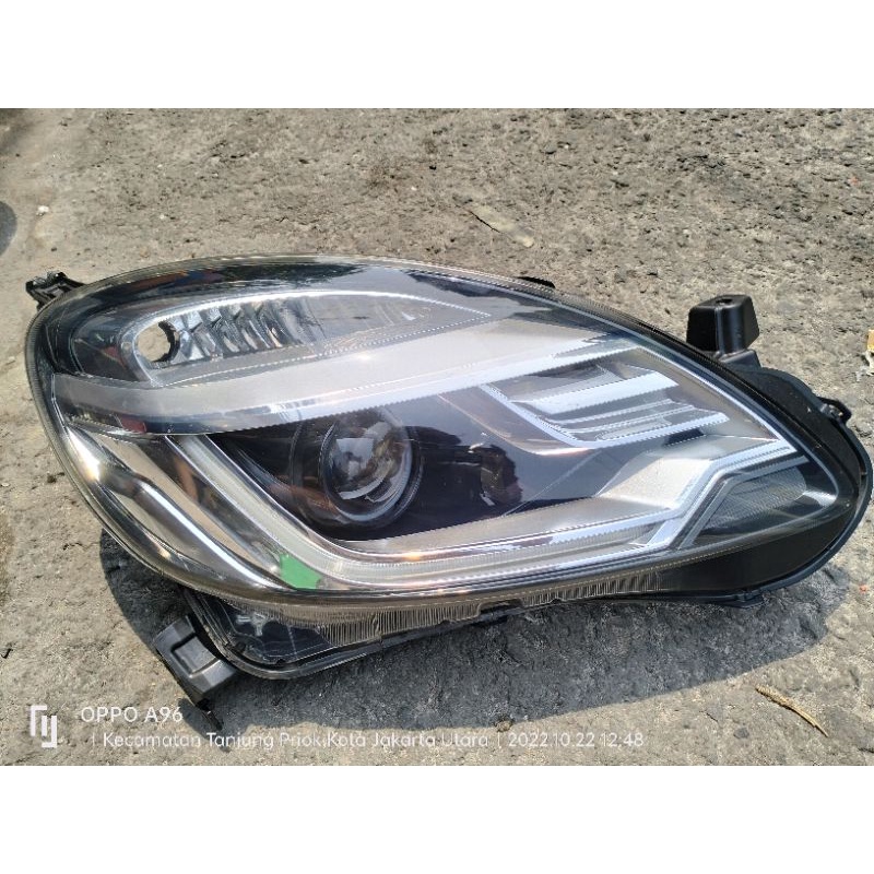 Headlamp Lampu Depan Honda Mobilio RS 2016