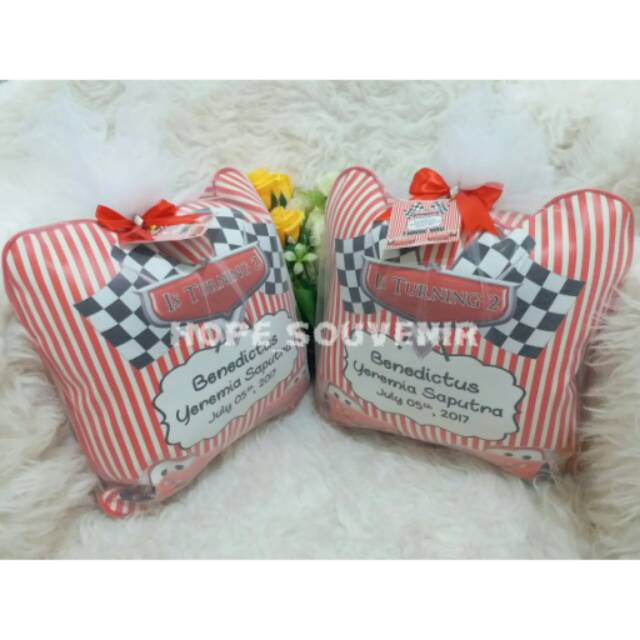 

Hampers Souvenir Paket Bantal Costum Request 30 x 30 Tile Pita Thx Card