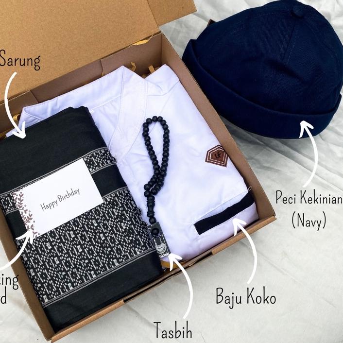 

[⚡ALEE!!!!..][B2627]HAMPER KOKO/HAMPERS RAMADHAN/HAMPERS COWOK/KADO COWOK SARUNG KOKO PECI DAN TASBIH/HADIAH PERNIKAHAN/HADIAH ULANG TAHUN/HADIAH WEDDING/KADO LEBARAN/HAMPERS LEBARAN/HAMPERS RAMADHAN BAJU KOKO SARUNG PECI TASBIH/KADO SIDANG/KADO WISUDA/KA