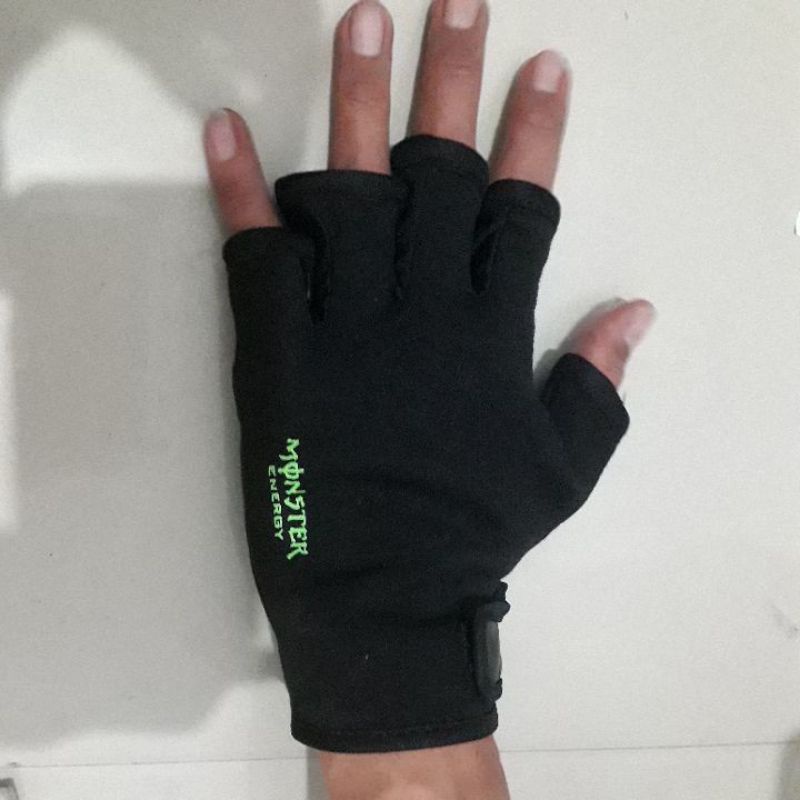 sarung tangan hitam setengah jari
