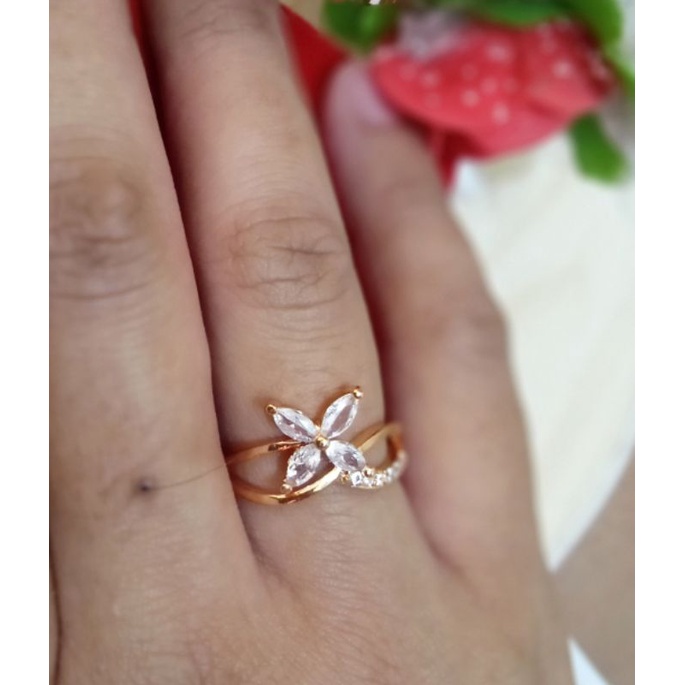 cincin xuping wanita berlapis emas dengan mata zicron