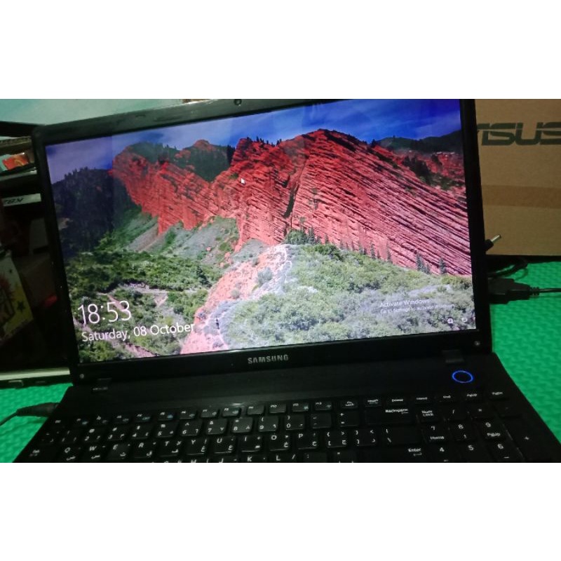 Laptop Notebook Samsung core i3 widescreen dg Numeric keyboard
