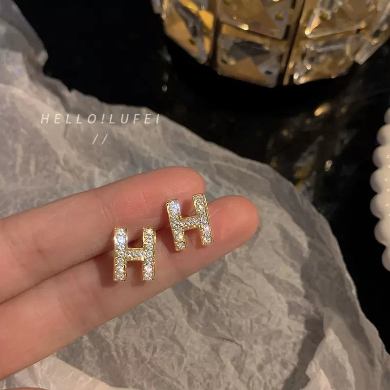 Anting Tusuk Desain Huruf H Hias Berlian Imitasi Untuk Wanita