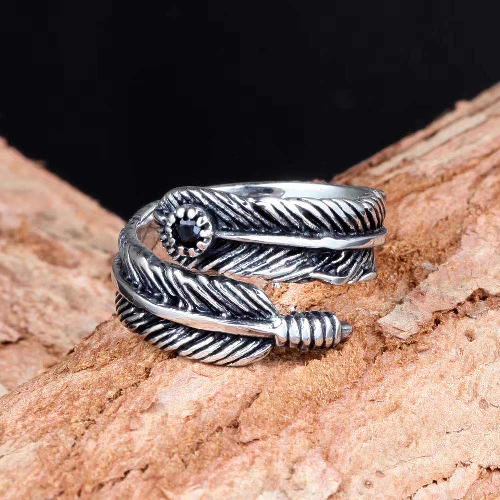 Cincin Bentuk Bulu Bahan Zirkon Warna Hitam Gaya Vintage