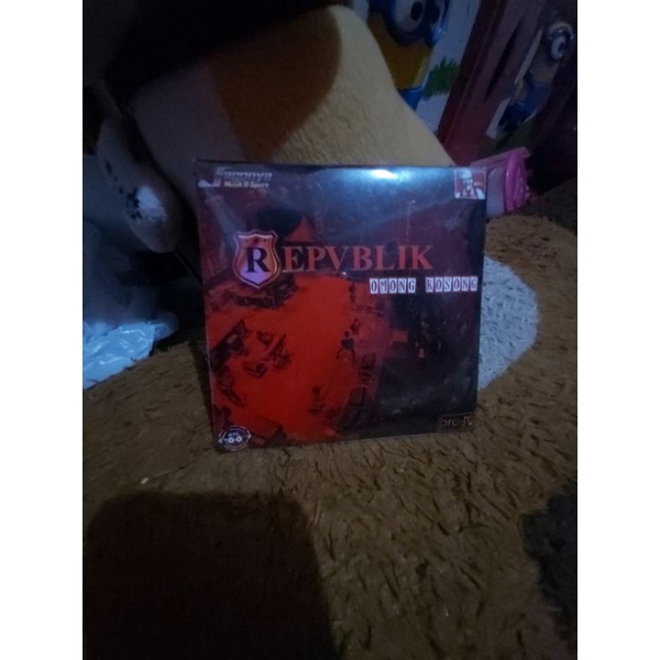 Cd Republik Omong Kosong