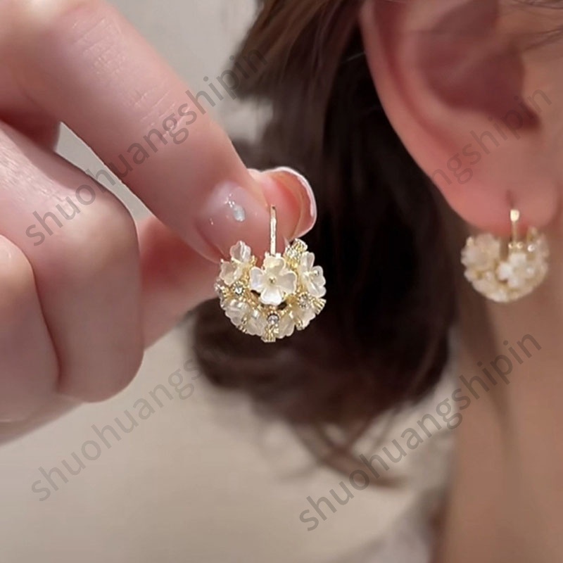 Anting Tusuk Gantung Desain Bunga Hias Mutiaraberlian Imitasi Gaya Koreaunikelegan Untuk Wanita