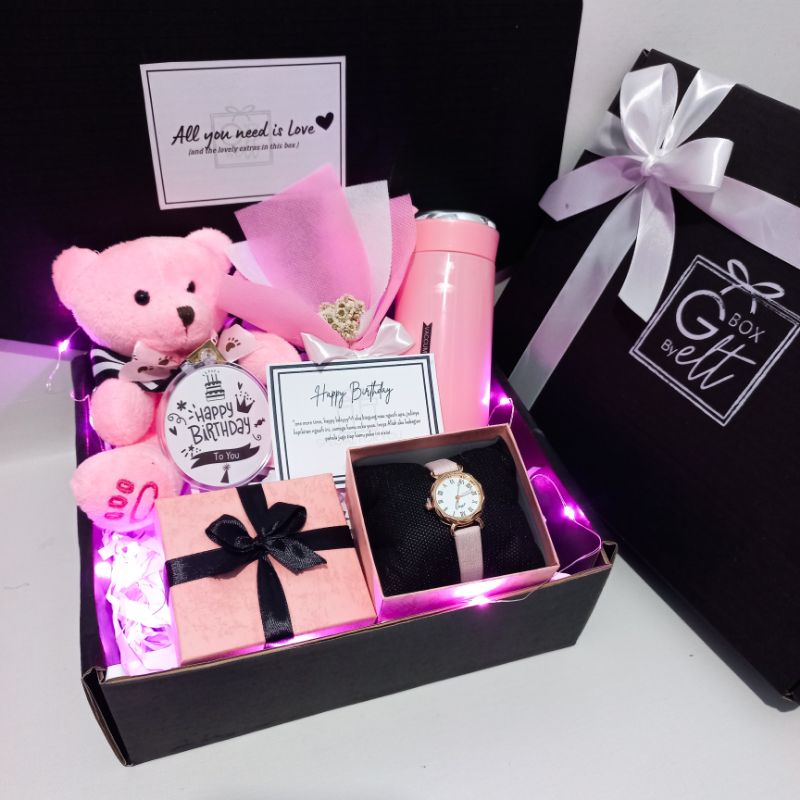 HAMPERS CEWEK PREMIMUM GIFT BOX ULANG TAHUN HAPPY BIRTHDAY WISUDA