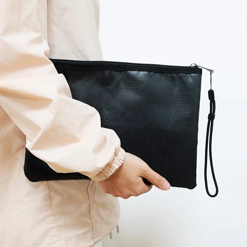 Strap Pergelangan Tangan Holder Flashdisk / Kamera Digital / Handphone Adjustable Anti Hilang