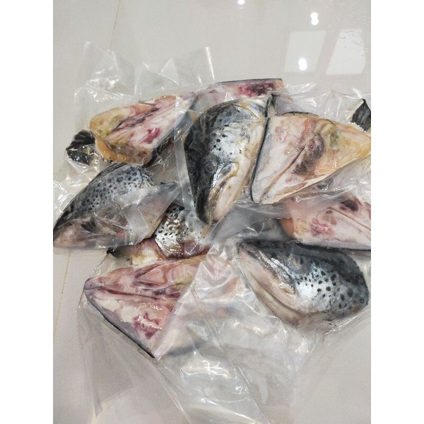 

Frozen Salmon Head / Kepala Ikan Salmon