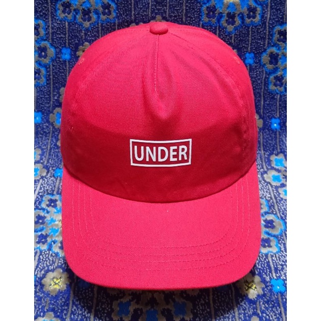 topi under