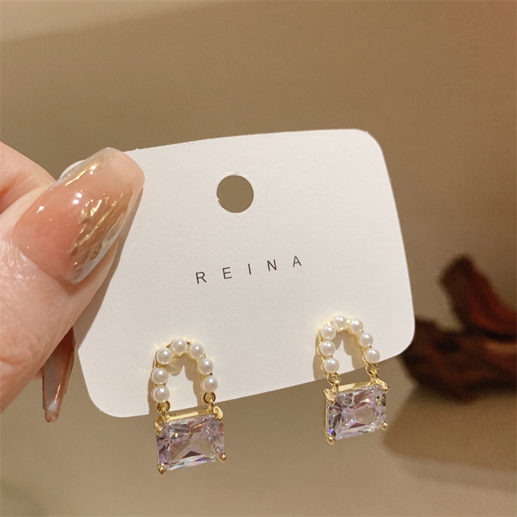 Anting Titanium Korea Perempuan Aksen Gembok Berlian Gaya Simple Elegant ANT105