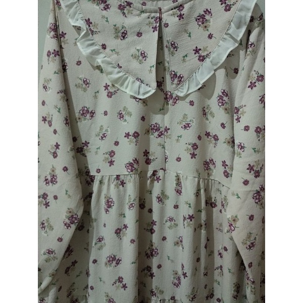 Midi dress crinkle premium / motif bunga bunga cantik / model kerah korea / busui firendly / wudhu friendly