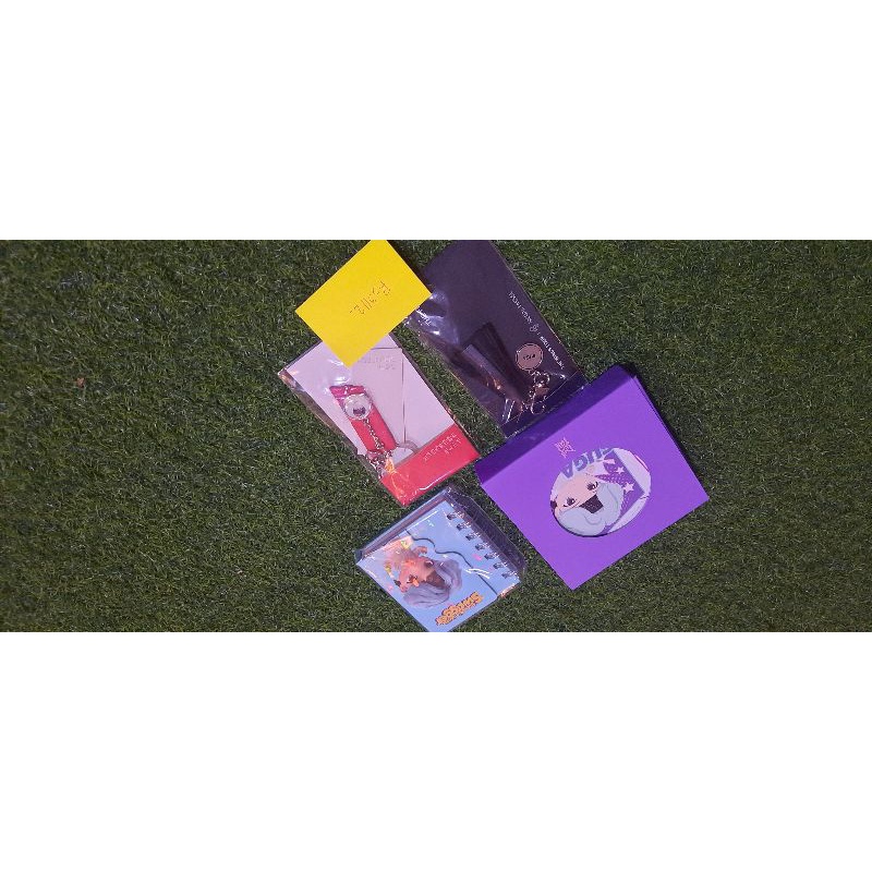 READY BTS TINY TAN SUGA GANTUNGAN KUNCI LYS WINGSTOUR OFFICIAL WEVERSE