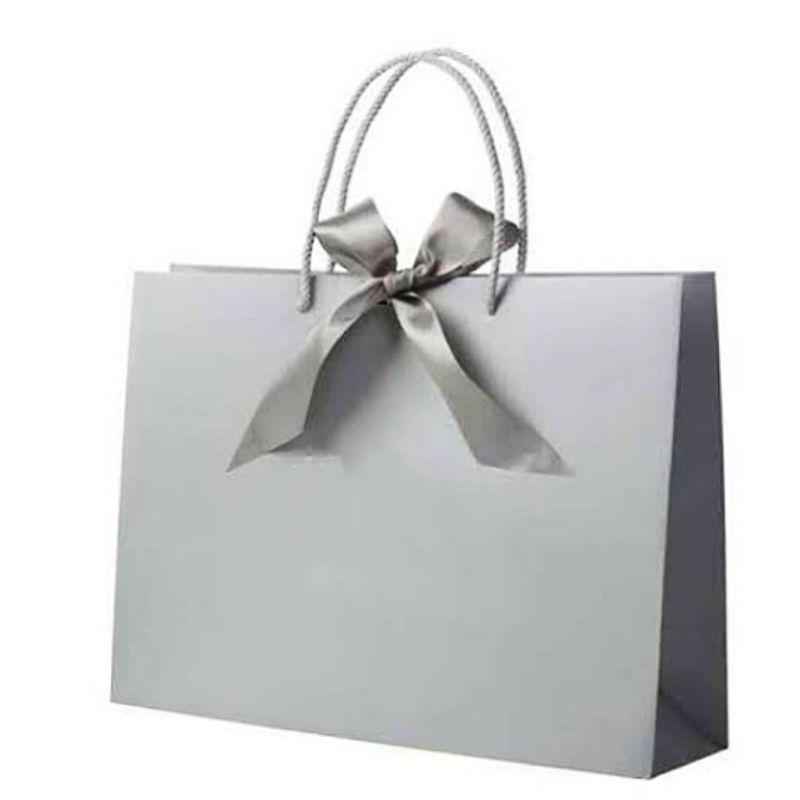 

ROMANCE PAPERBAG SUPER SILVER | termasuk pita | shopeebags | 18 X 8 X 18 cm.