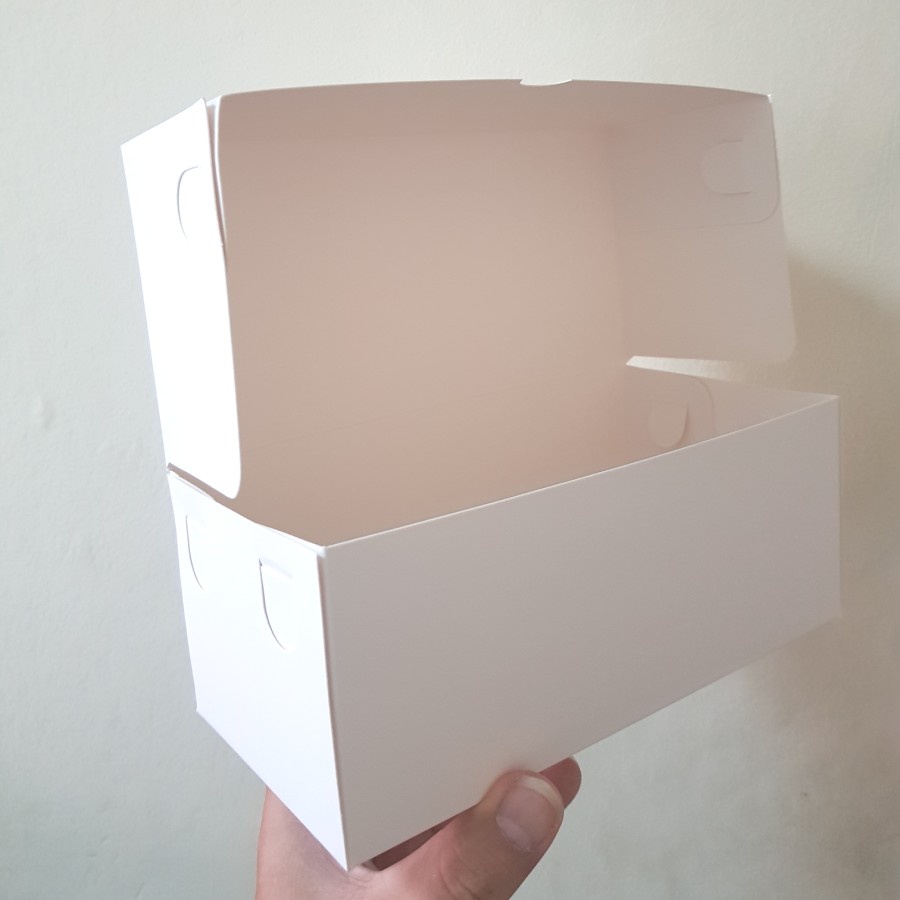 

(12pcs) dus ivory packing snack kardus putih polos kotak kemasan mini chiffon box cake ukuran 20x10x8 cm