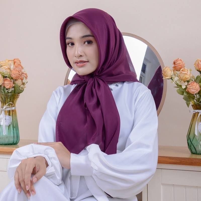 HARGA TERMURAH JILBAB BELLA SQUARE SEGI EMPAT / HIJAB BELLA SQUARE TERBARU WARNA TERLENGKAP-Dark Purple
