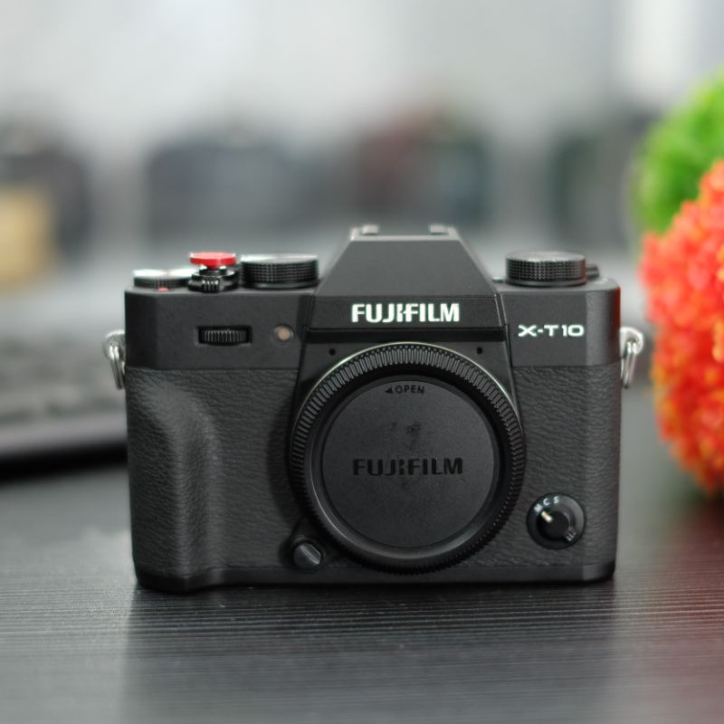 Kamera Mirrorless FUJIFILM XT10 BO - Layar Flip -Tanpa Lensa -Likenew