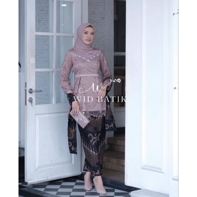 ARUNIKA KEBAYA KOPEL