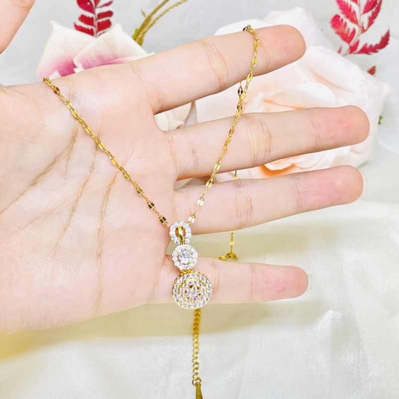 Kalung titanium Permata tingkat gold