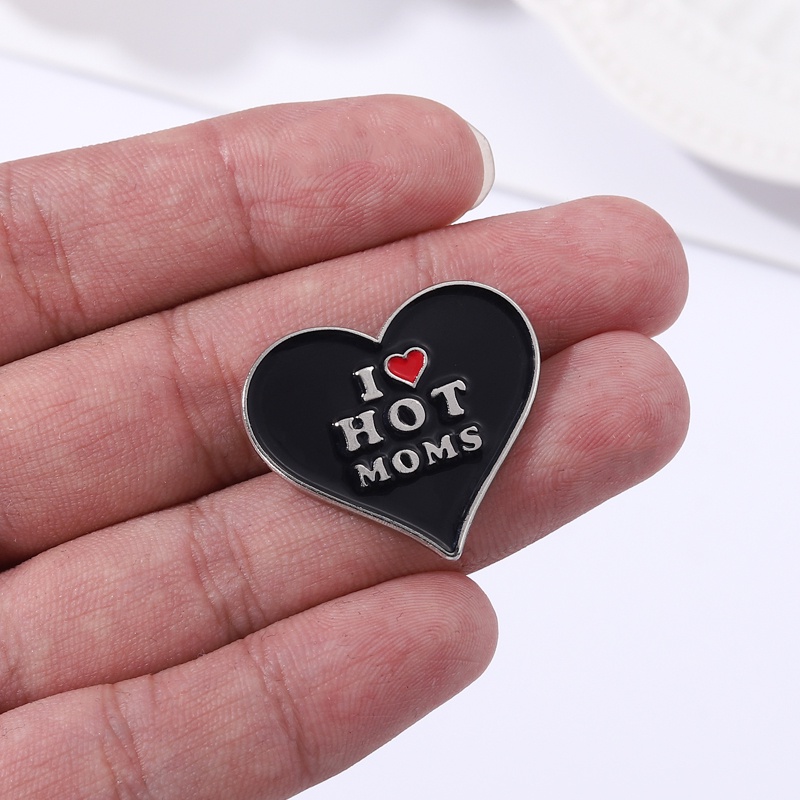 Bros Pin Enamel Desain I Love Mom Pasang Tas Ransel