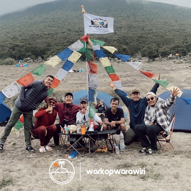 Dekorasi hiasan bendera tenda camping warkopwarawiri