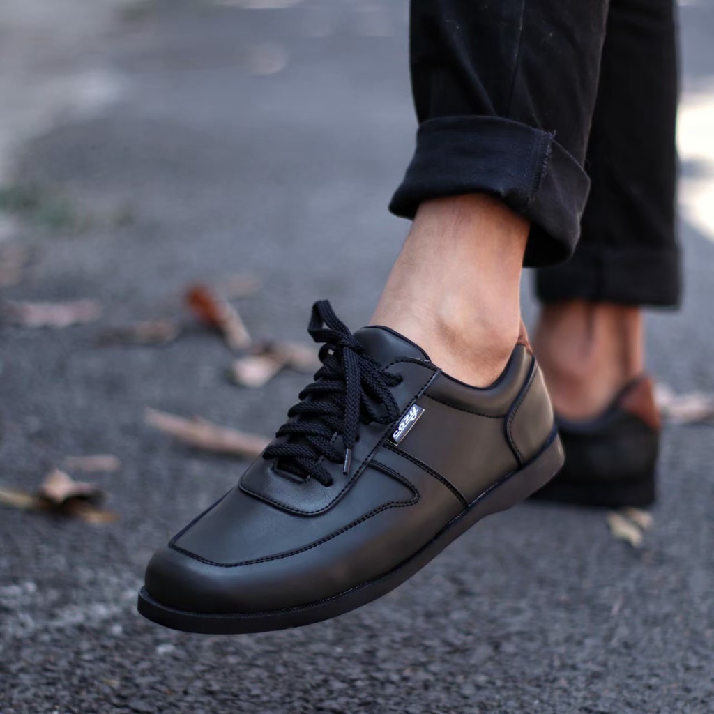 COD Sepatu Kasual Sneakers Pria Kulit Pu Asli Cowok Men Lokal Ori Original Footwear Shoes Sepatu Kasual Kerja Kantor kuliah Kondangan Fashion Gaya Casual Santai Keren Kekinian Trandy