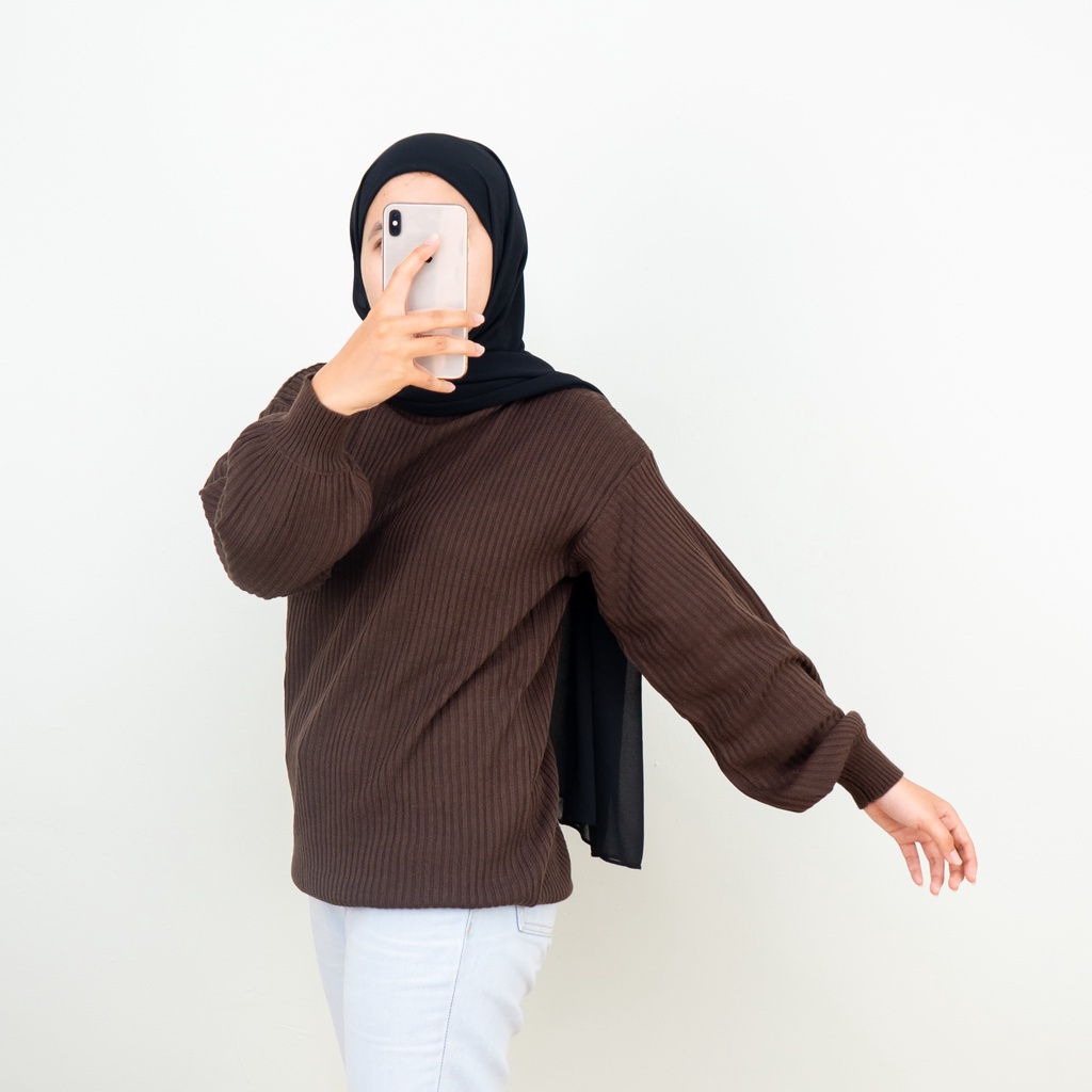 Laluna Turtleneck Lengan Balon Sweater Rajut Wanita