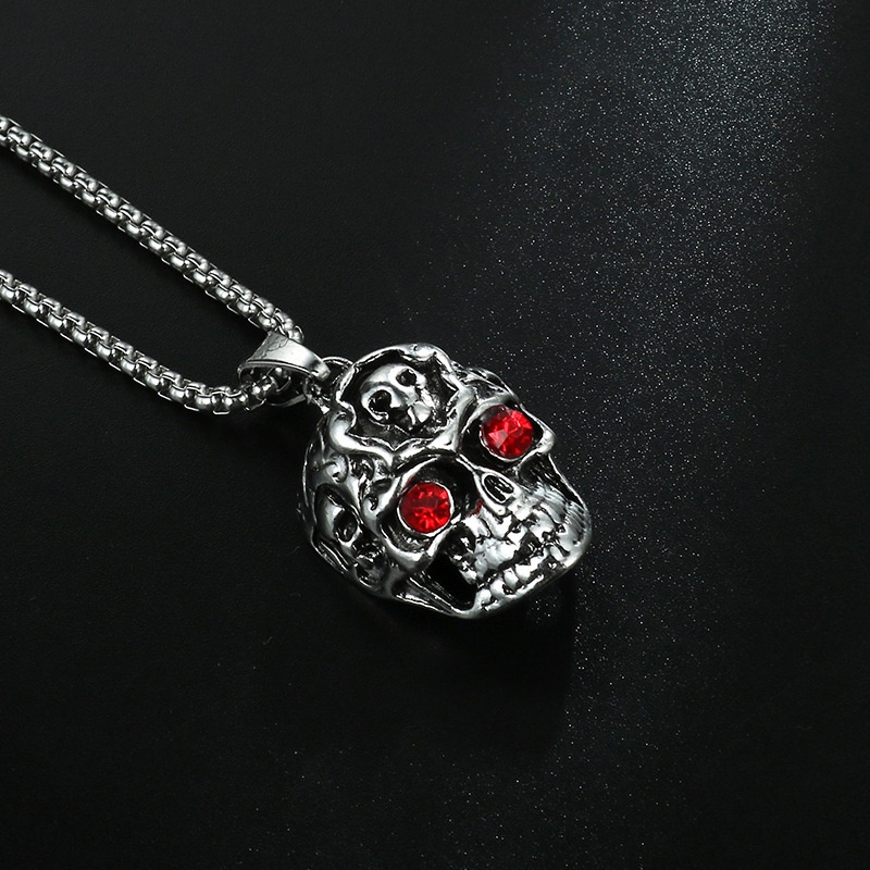 Kalung Rantai Panjang Liontin Tengkorak Mata Merah Bahan titanium steel Gaya hip hop Untuk Pria