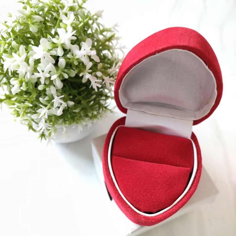 STV Kotak Cincin Model Love Tempat Box Perhiasan Bludru Polos Merah