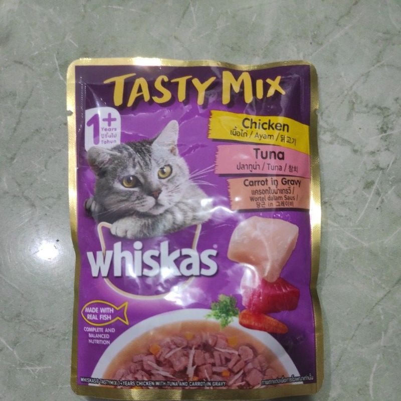 (12pcs) Whiskas Tasy Mix 70g Chicken Tuna Carrot Gravy