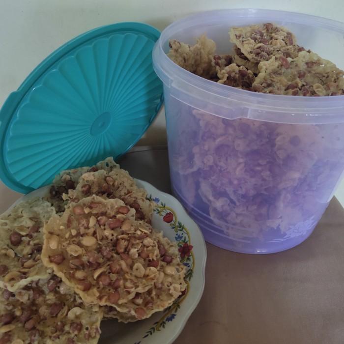 

Peyek Kacang Tanah homemade dengan Toples uk 5 liter