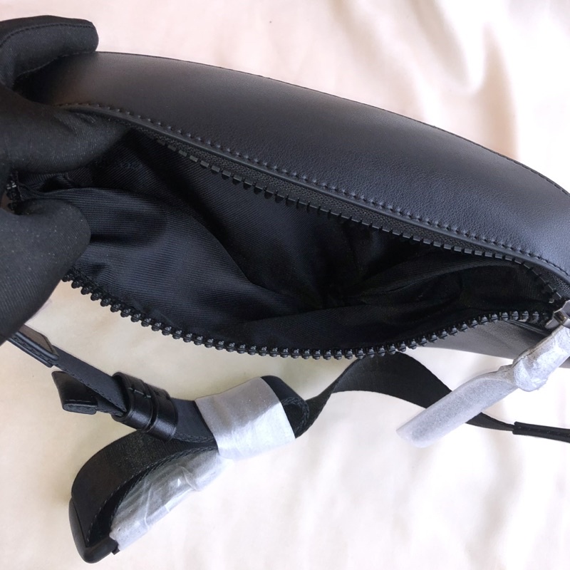 COACH WAISTBAG BLACKBOX BLACK IN SIGANTURE CANVAS