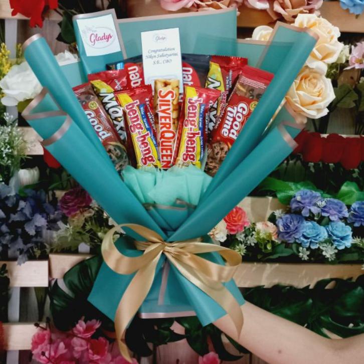 

KodeH2t7S--Buket Coklat / Buket Silverqueen / Buket Makanan / Buket Wisuda Murah / Buket Ulang Tahun