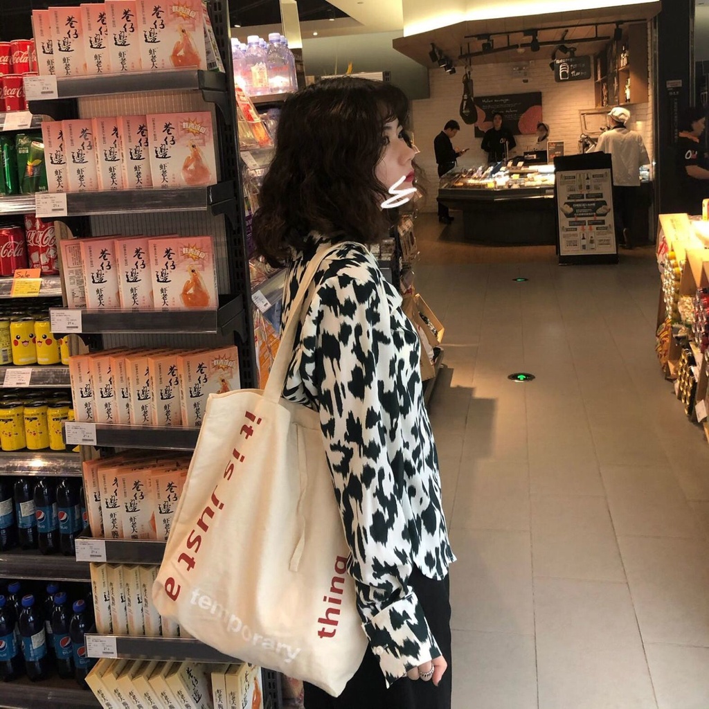 ✕✼▨Sera Musim Semi dan Musim Panas Baru Buatan Sendiri Gaya Korea Kapasitas Besar Tas Bahu Alfabet Tas Kanvas Siswa Wanita Tas Sekolah All-Match Tas Kain