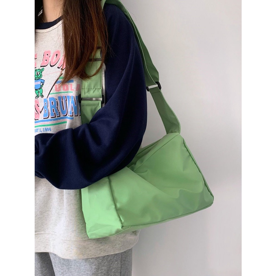 ♧Kain Nilon Kasual Warna Solid Liar Tas Mahasiswa Sastra Lebar Tali Bahu Pria dan Wanita Retro Jepang Satu Bahu Messenger Bag