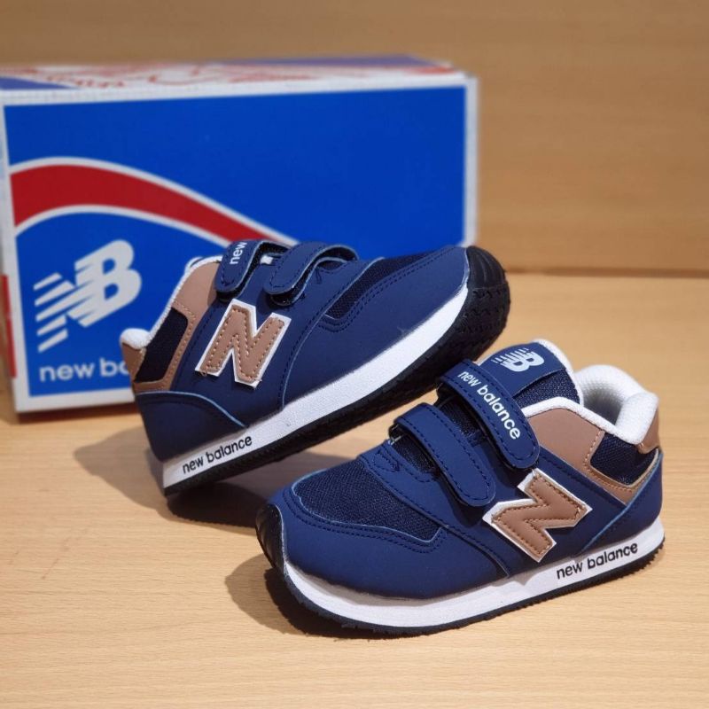 sepatu anak laki laki sepatu anak cowok sepatu anak import sepatu anak N8 sudah termasuk box &amp; kaus kaki .