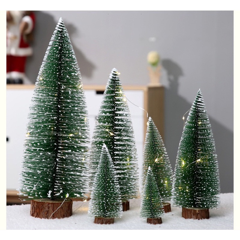 Ornamen Pohon Perayaan Mini untuk Dekorasi Meja dan Rumah Bahan Kayu Resin Warna Hijau