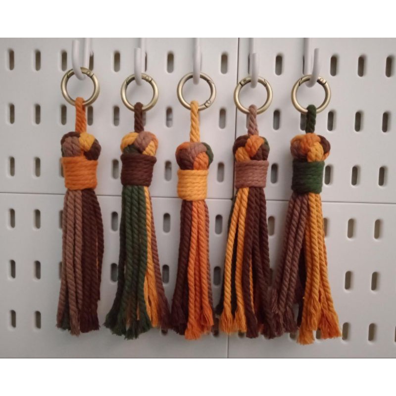 TUSSEL MACRAME/ BAGCHARM MACRAME / KEYCHAIN/ GANTUNGAN TÀS/ GANTUNGAN HIASAN