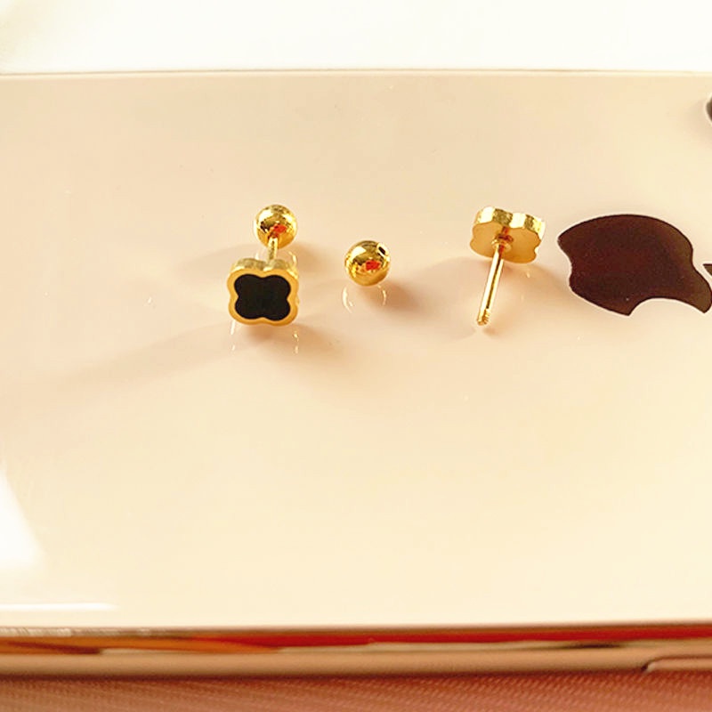 Anting Bahan Titanium Steel Anti Pudar Bentuk Clover