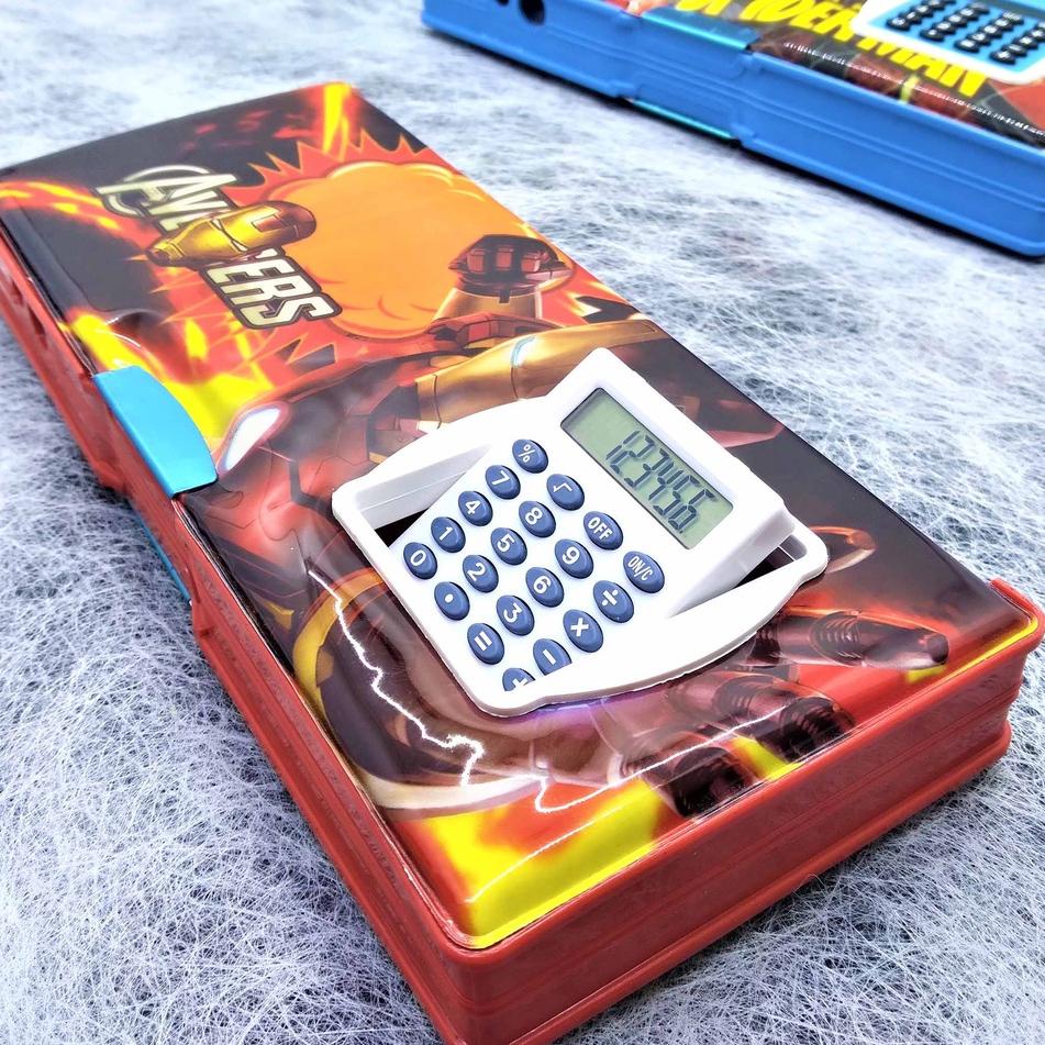 

৲ PROMO !! Tempat Pensil Magnet 1628 / LPY-66 Karakter + Kalkulator + Rautan 2 Lubang ゅ