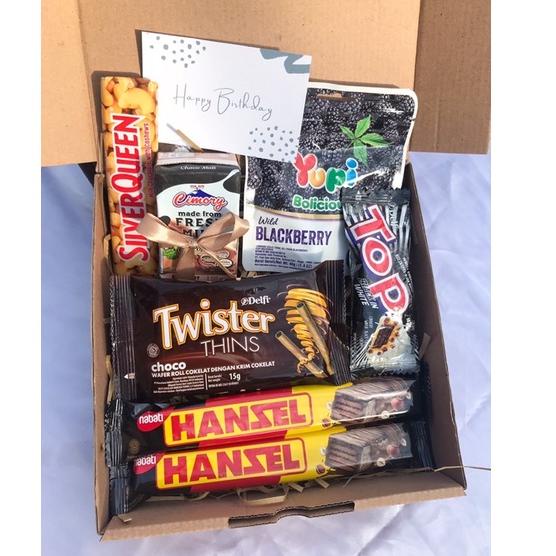 

Stok baru--SNACK BOX KEKINIAN / KADO GRADUATION / KADO PACAR / HAMPERS SNACK / KADO CEWEK COWOK