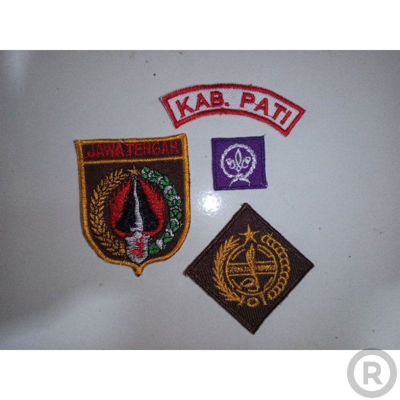 Satu Set Badge Pramuka Lengkap Bordir Nama Custom Bed Sekolah